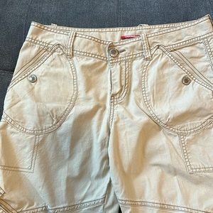 Union bay junior size 7 capris. Tan